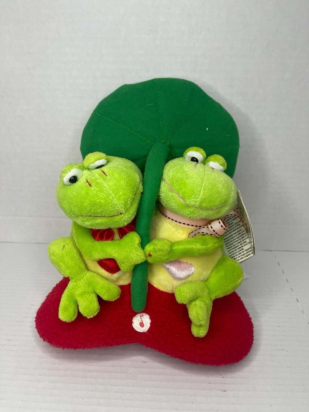 NWT Carlton Cards Musical Singing Frog Pair Leaf Umbrella Plush "Umbrella"